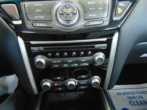 Used 2016 Nissan Pathfinder SV image 17