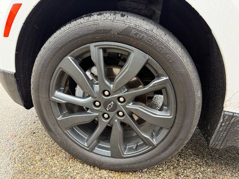 Used 2023 Chevrolet Equinox RS w/ LPO, Floor Liner Package image 9