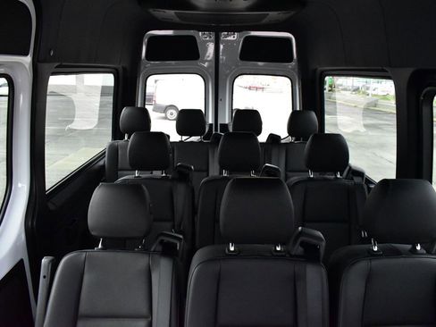 Used 2024 Mercedes-Benz Sprinter 2500 image 27