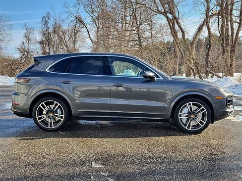 Used 2021 Porsche Cayenne Turbo image 5