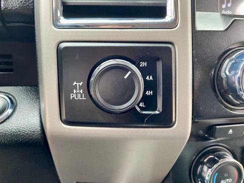 Used 2017 Ford F150 Lariat image 5