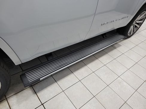 Used 2022 Jeep Grand Wagoneer Series II w/ Convenience Group III image 44