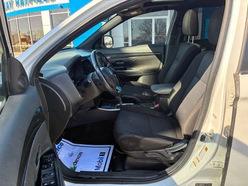 Used 2018 Mitsubishi Outlander LE image 9