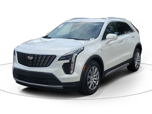 Used 2020 Cadillac XT4 Premium Luxury w/ Enhanced Visibility Package FWD image 2