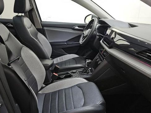 Used 2022 Volkswagen Taos SEL w/ Panoramic Sunroof Package image 8