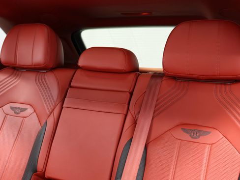 Used 2022 Bentley Bentayga AWD/4WD image 62