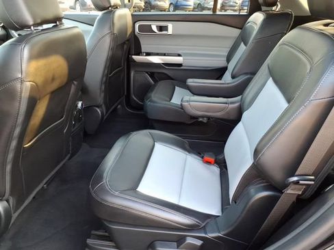 Used 2022 Ford Explorer XLT w/ Equipment Group 202A AWD/4WD image 7