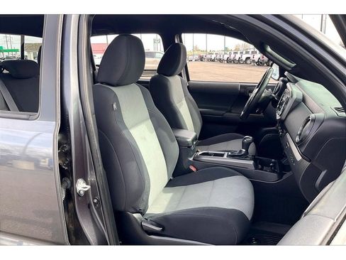 Used 2021 Toyota Tacoma TRD Off-Road image 8