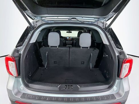 Used 2022 Ford Explorer XLT w/ Equipment Group 202A image 28