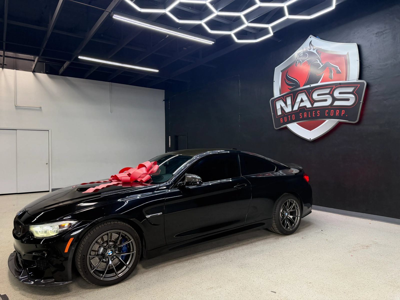 Used 2018 BMW M4 Coupe RWD image 2