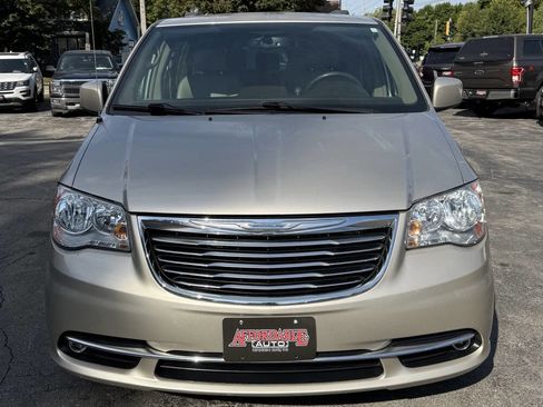 Used 2016 Chrysler Town & Country Touring w/ Driver Convenience Group image 10