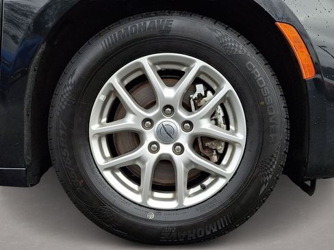 Used 2023 Chrysler Pacifica Touring-L FWD image 8
