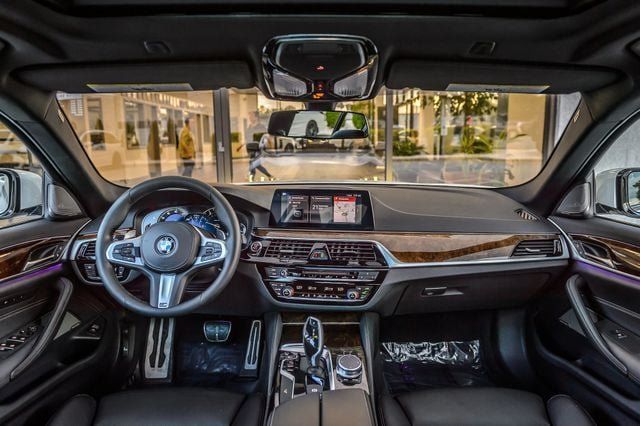Used 2019 BMW 540i w/ M Sport Package RWD image 3
