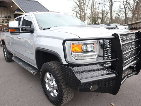 Used 2018 GMC Sierra 3500 Denali w/ Duramax Plus Package image 3