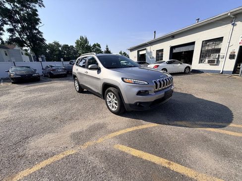 Used 2016 Jeep Cherokee Latitude AWD/4WD image 20