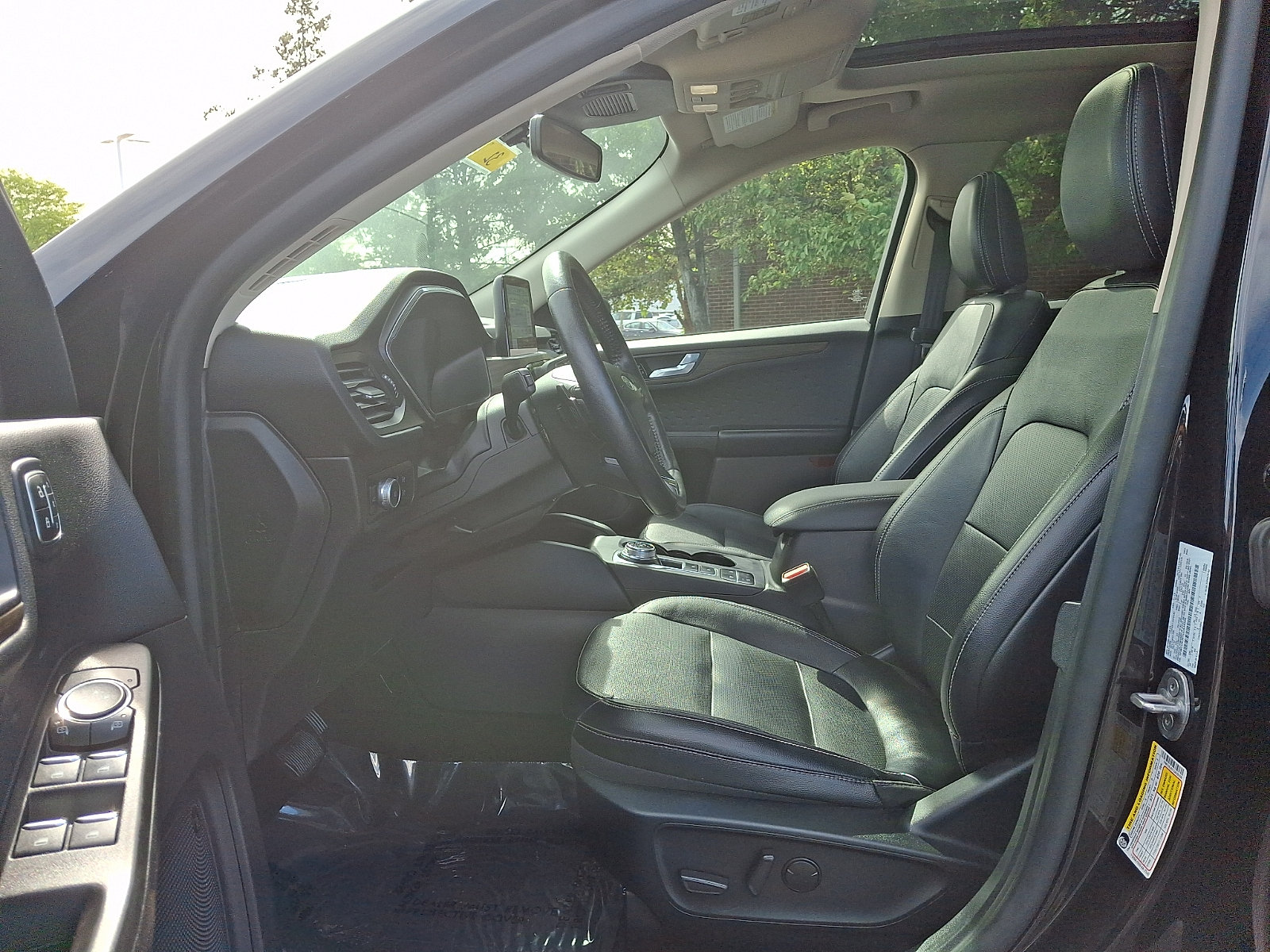 Used 2020 Ford Escape Titanium AWD/4WD image 13