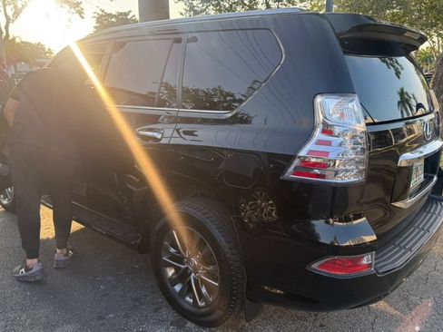 Used 2018 Lexus GX 460 Premium w/ Premium Package AWD/4WD image 2