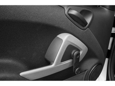 Used 2015 smart fortwo pure RWD image 18