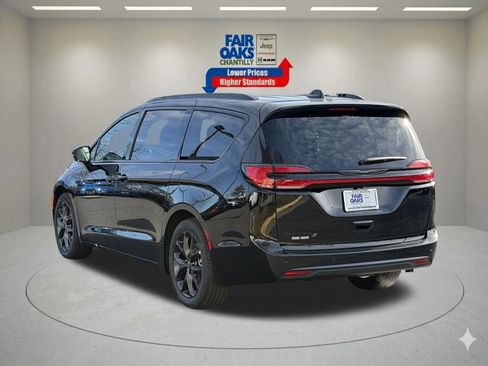 New 2026 Chrysler Pacifica Select w/ S Appearance Package image 8