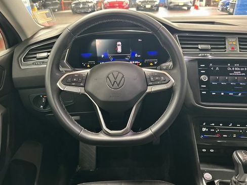 Certified 2023 Volkswagen Tiguan SE FWD image 18