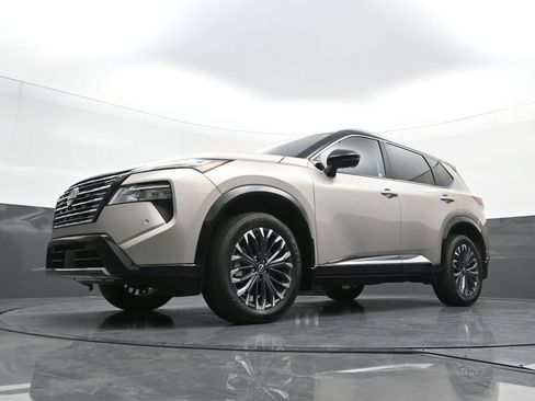 Used 2025 Nissan Rogue Platinum w/ Tech Package AWD/4WD image 23