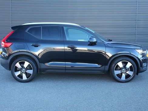 Used 2020 Volvo XC40 T5 Momentum w/ Protection Package Premier image 9
