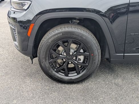 New 2026 Jeep Grand Cherokee Altitude AWD/4WD image 32