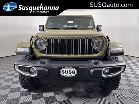 New 2025 Jeep Gladiator Sport image 2