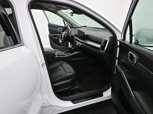 Used 2024 Kia Sorento S image 16
