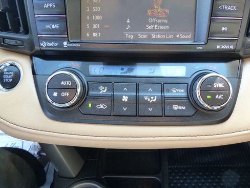 Used 2018 Toyota RAV4 XLE AWD/4WD image 33