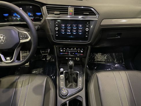 Used 2023 Volkswagen Tiguan SE R-Line AWD/4WD image 17