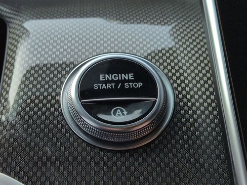 Used 2024 Mercedes-Benz GLC 300 4MATIC image 22