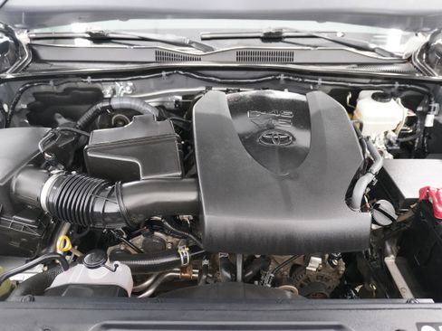 Used 2017 Toyota Tacoma TRD Off-Road w/ Tow Package (A/T) image 28