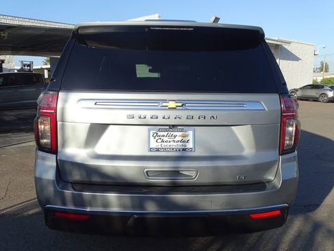 Used 2024 Chevrolet Suburban LT image 3