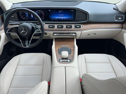 Used 2024 Mercedes-Benz GLS 450 4MATIC image 36