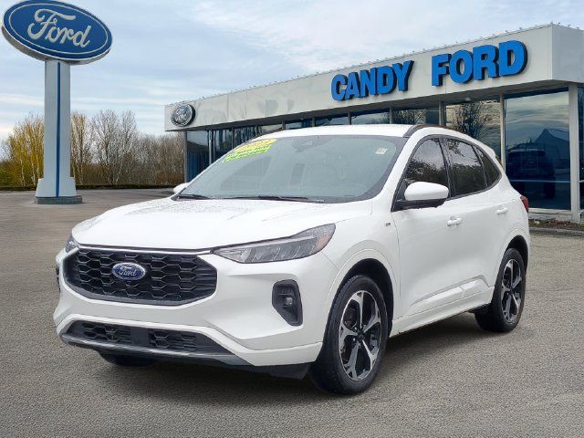 Used 2023 Ford Escape ST-Line Select w/ Tech Pack #2 AWD/4WD image 2