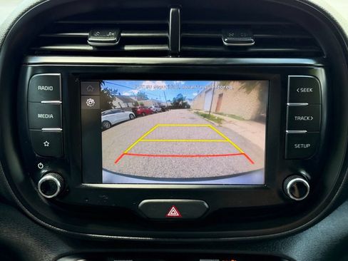 Used 2023 Kia Soul LX w/ LX Technology Package FWD image 38