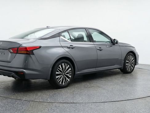 Used 2025 Nissan Altima 2.5 SV FWD image 9