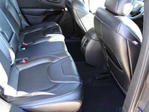 Used 2019 Jeep Cherokee Latitude Plus image 30