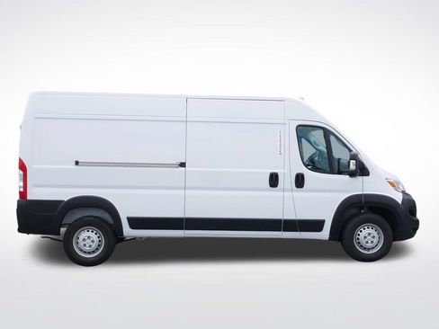 Used 2025 RAM ProMaster 2500 FWD image 2