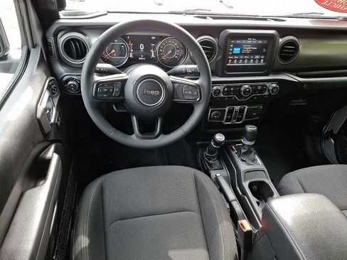 Used 2023 Jeep Gladiator Sport AWD/4WD image 12