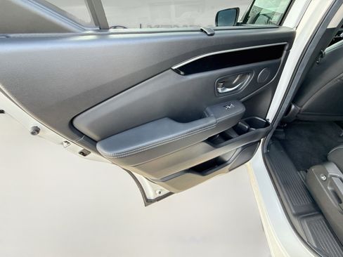 Used 2025 Honda Pilot EX-L image 32