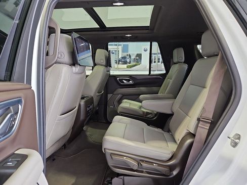 Used 2021 Chevrolet Tahoe Z71 w/ Z71 Off-Road Package AWD/4WD image 14