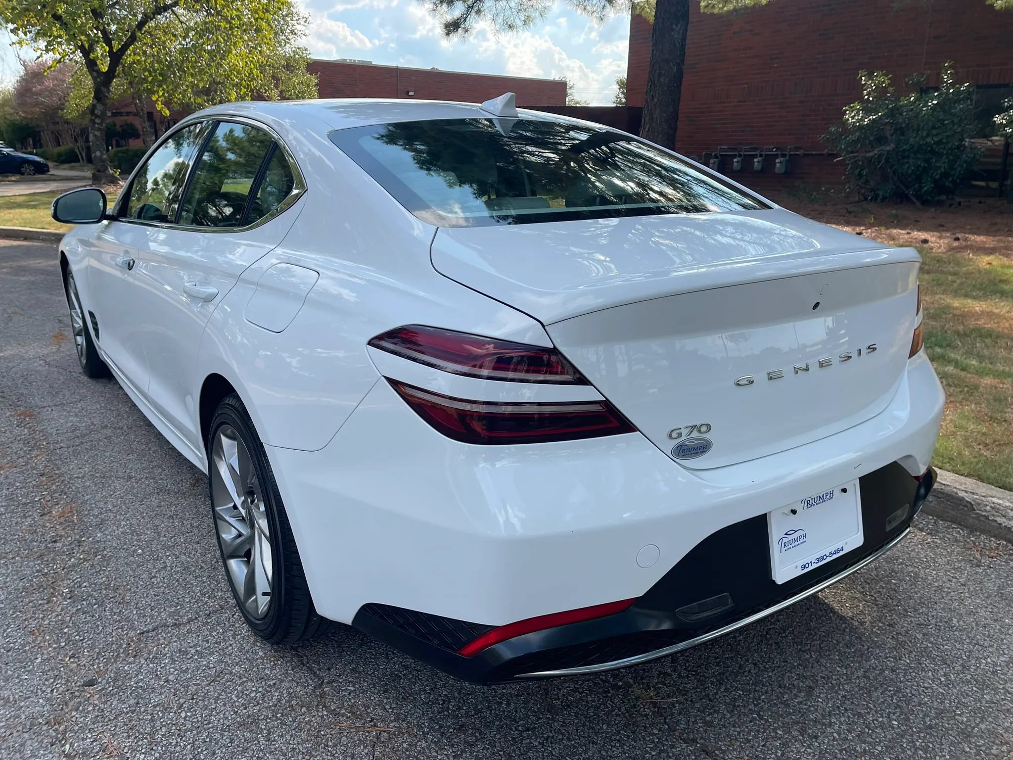 Used 2022 Genesis G70 2.0T RWD image 3