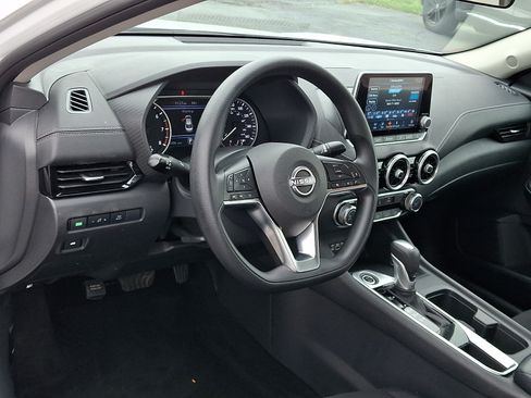 Certified 2025 Nissan Sentra SV FWD image 17