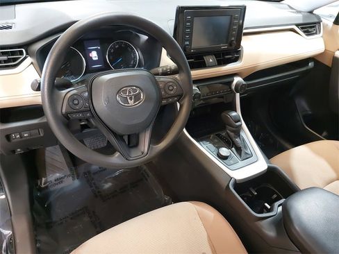 Used 2022 Toyota RAV4 LE image 15