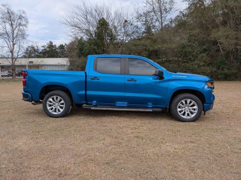 Used 2022 Chevrolet Silverado 1500 Custom RWD image 3