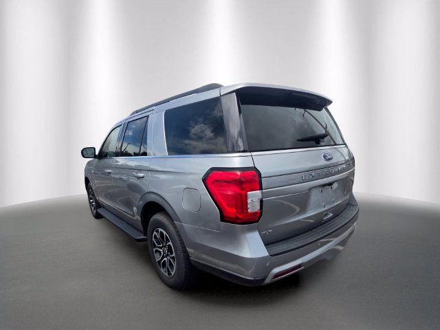 Used 2024 Ford Expedition XLT RWD image 2