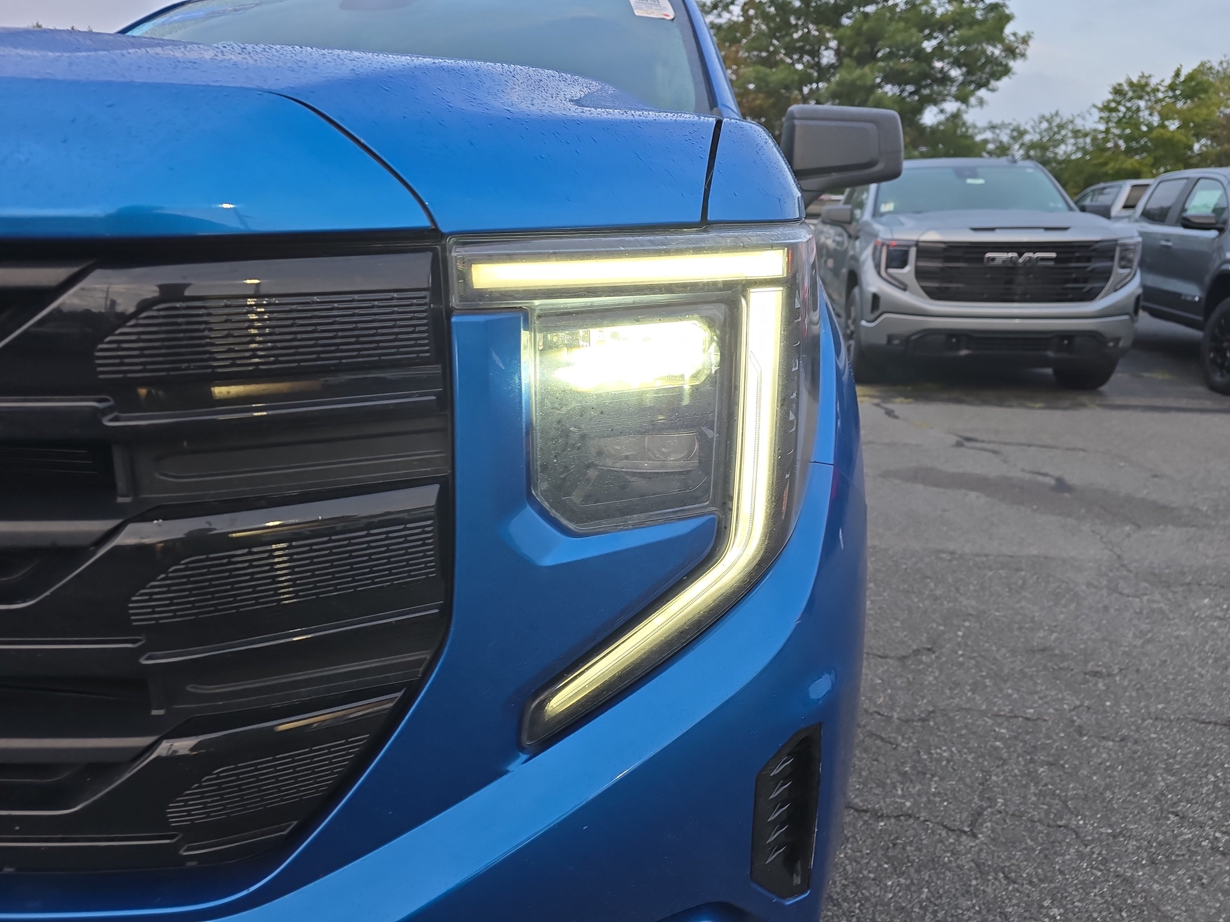 Used 2023 GMC Sierra 1500 Elevation w/ Preferred Package AWD/4WD image 12