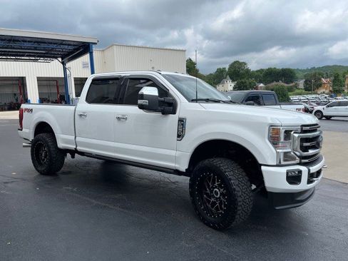 Used 2022 Ford F250 Platinum w/ FX4 Off-Road Package AWD/4WD image 3